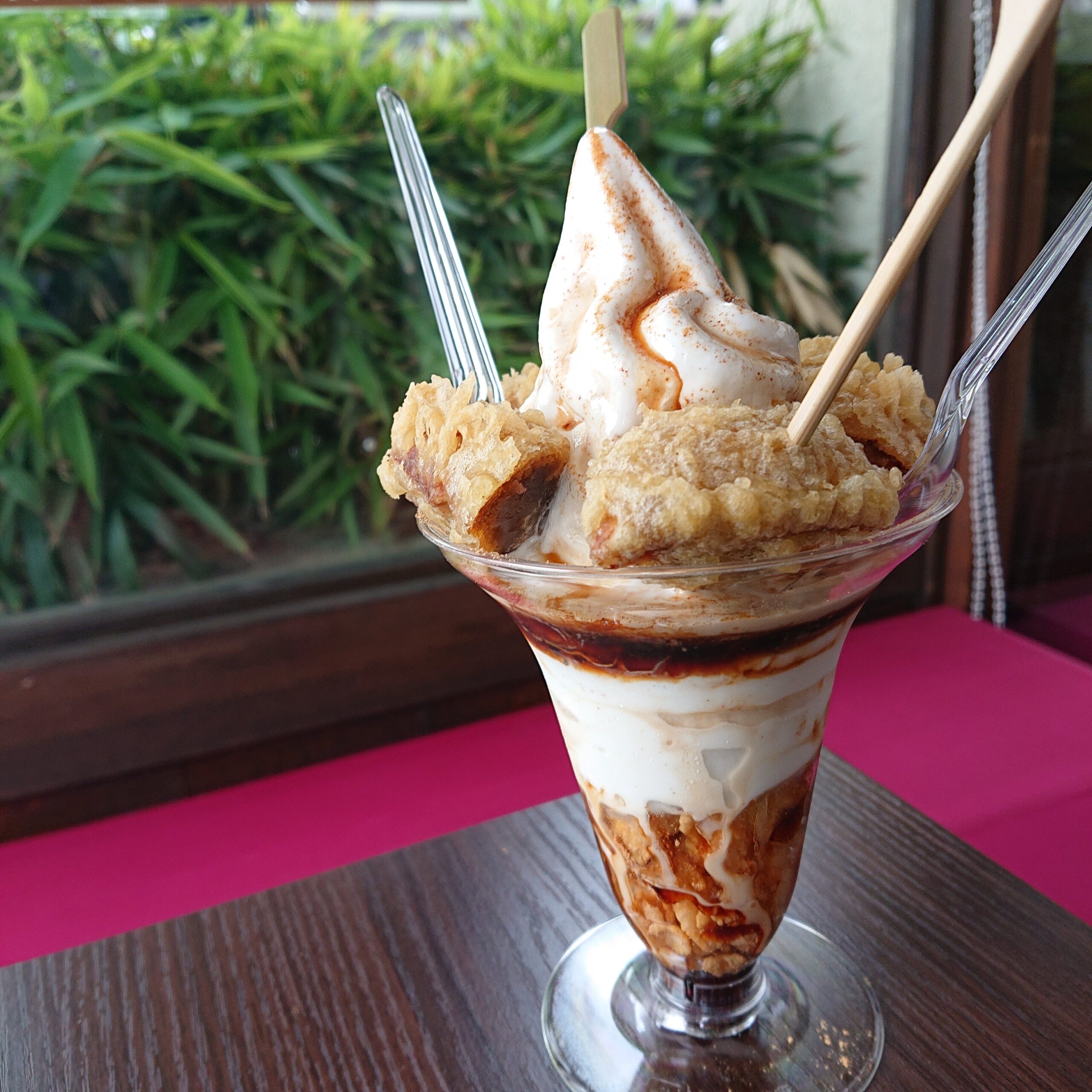特製あんこのソフトクリーム 中條饅頭 かみのやま温泉｜プラム